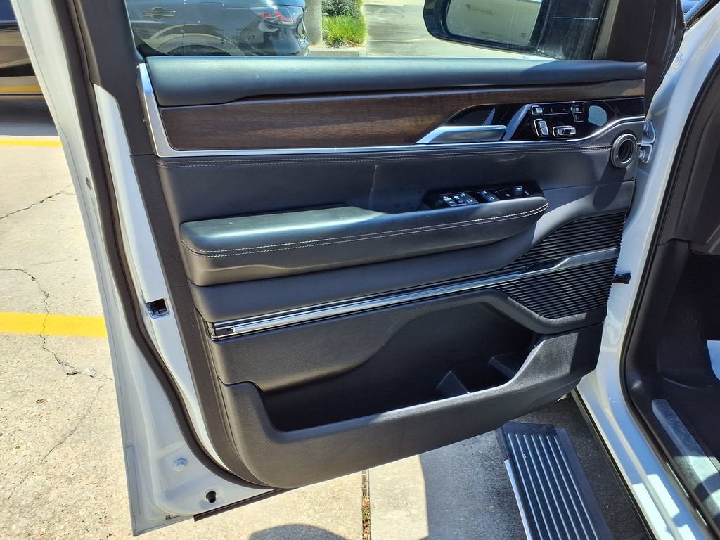 2023 Jeep Grand Wagoneer BASE