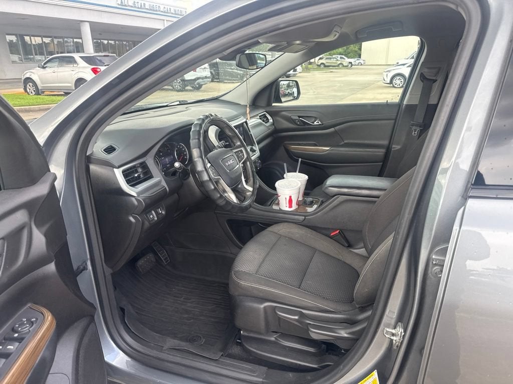 2022 GMC Acadia SLE