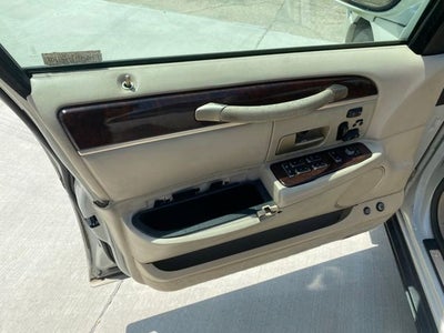 2006 Lincoln Town Car Signature Limited