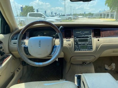 2006 Lincoln Town Car Signature Limited