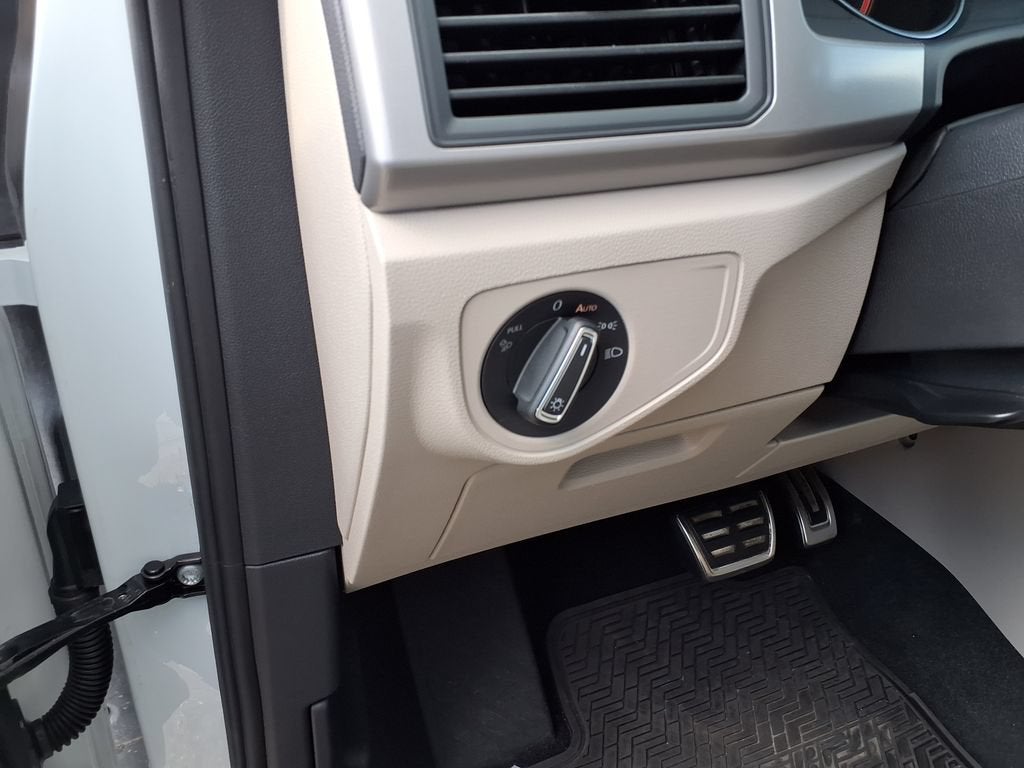 2021 Volkswagen Atlas 3.6L V6 SE w/Technology R-Line