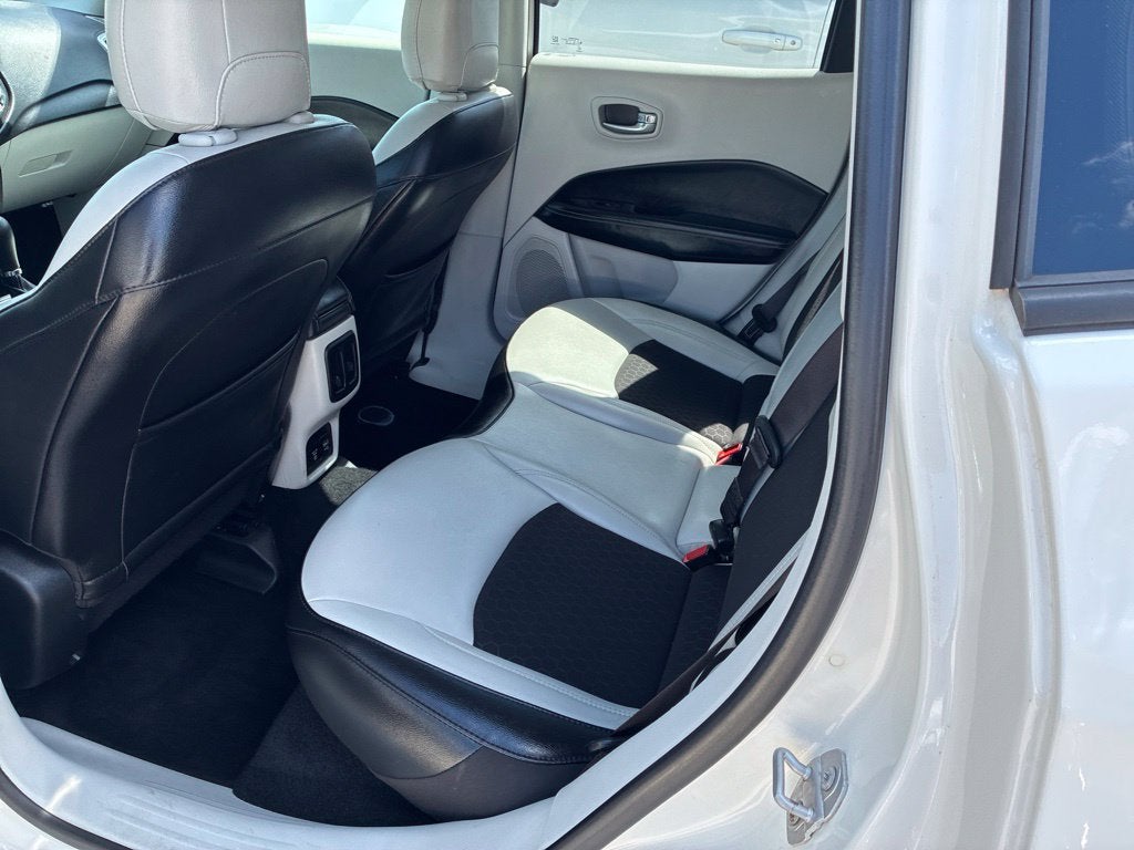 2019 Jeep Compass Latitude w/Sun/Wheel Pkg