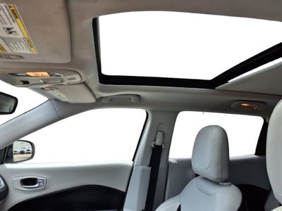 2019 Jeep Compass Latitude w/Sun/Wheel Pkg