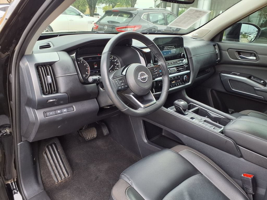 2022 Nissan Pathfinder SL