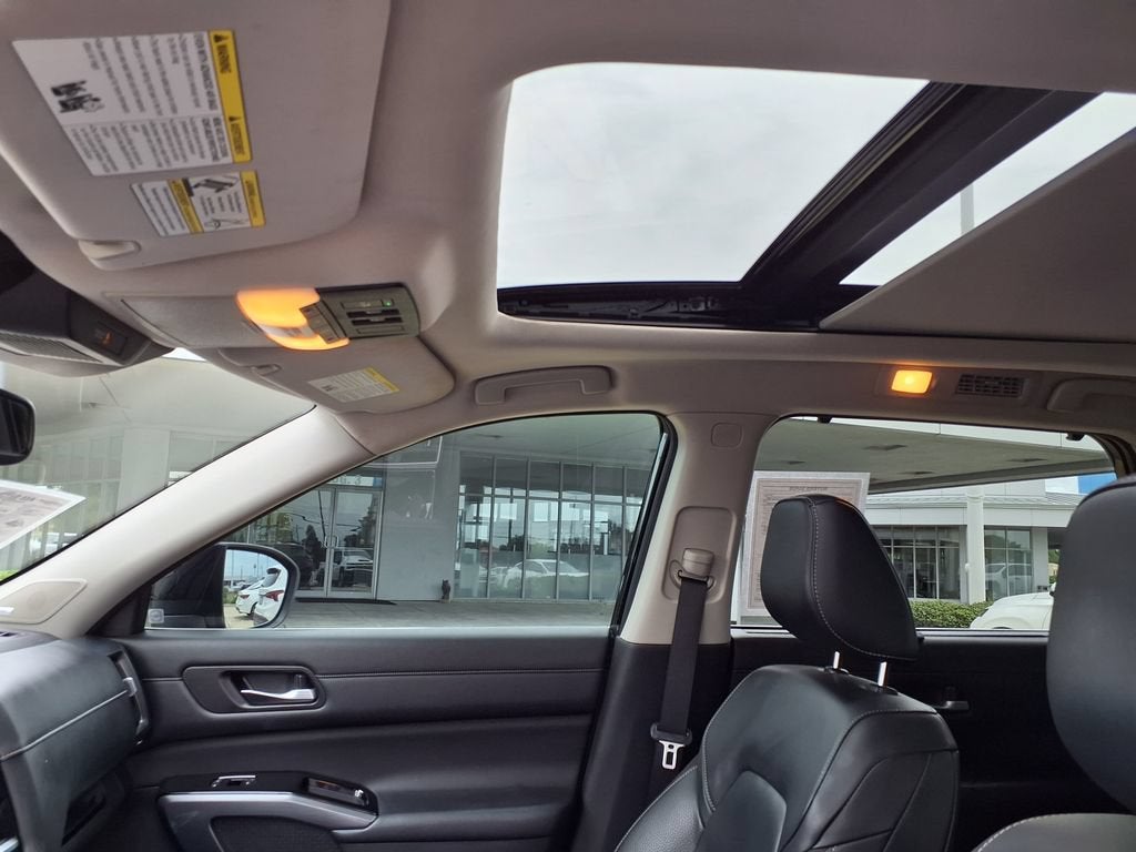 2022 Nissan Pathfinder SL