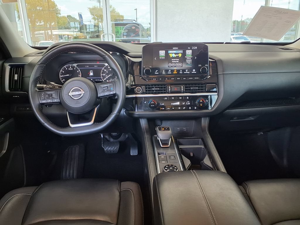 2023 Nissan Pathfinder SL