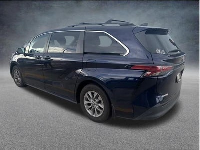2022 Toyota Sienna LE
