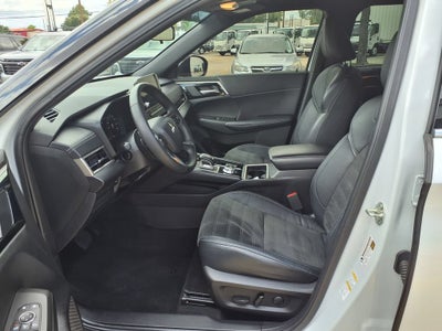 2023 Mitsubishi Outlander SE