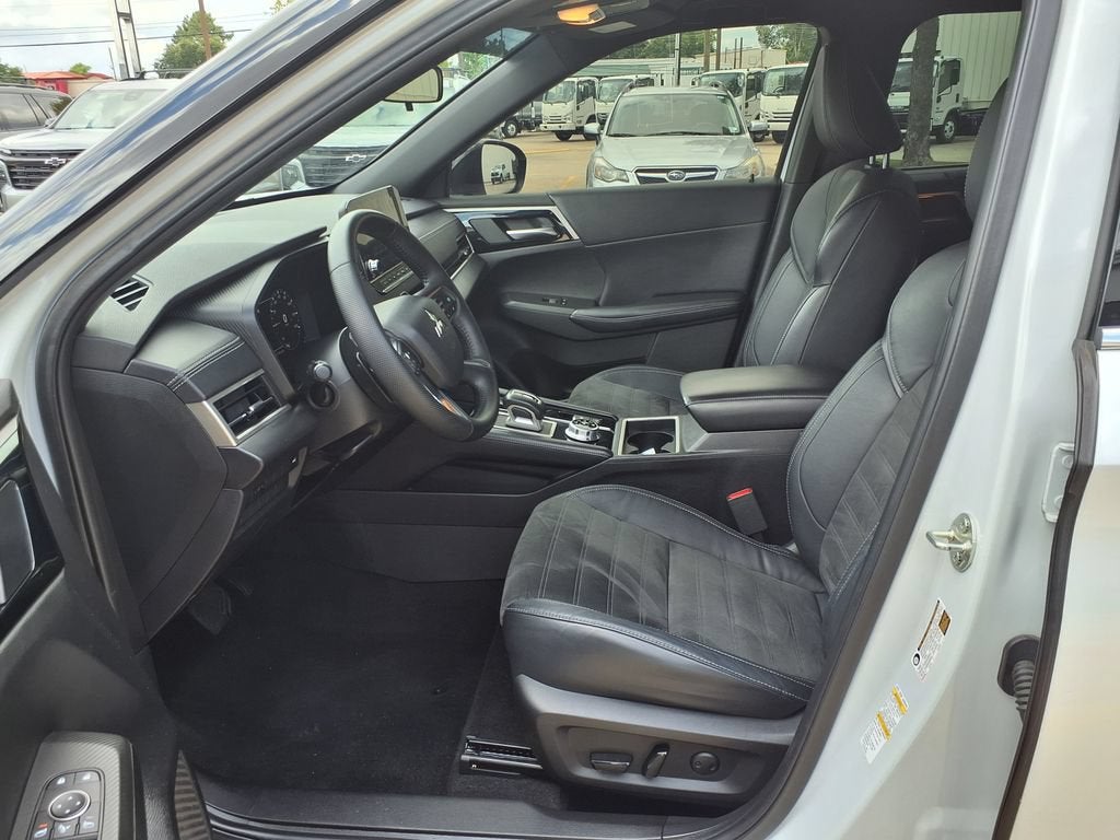 2023 Mitsubishi Outlander SE