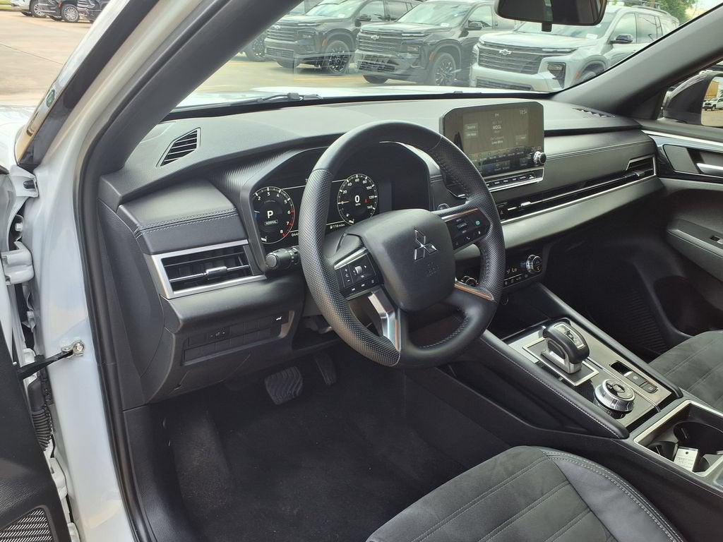 2023 Mitsubishi Outlander SE