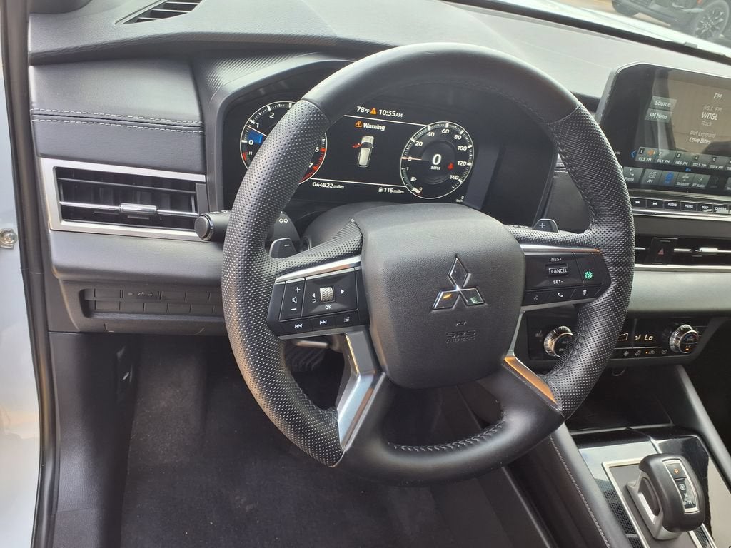2023 Mitsubishi Outlander SE