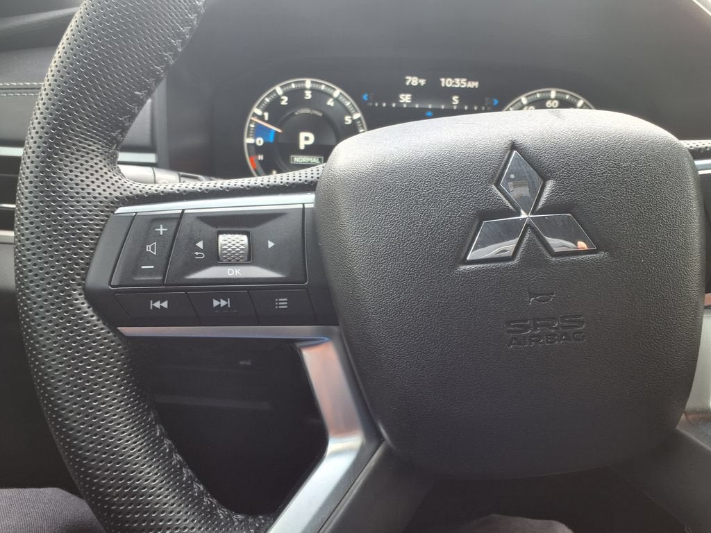 2023 Mitsubishi Outlander SE
