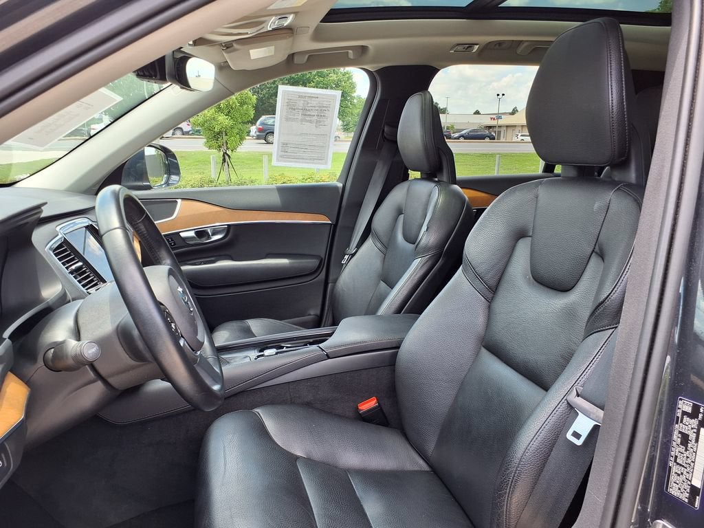 2021 Volvo XC90 Momentum