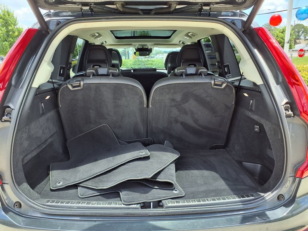 2021 Volvo XC90 Momentum