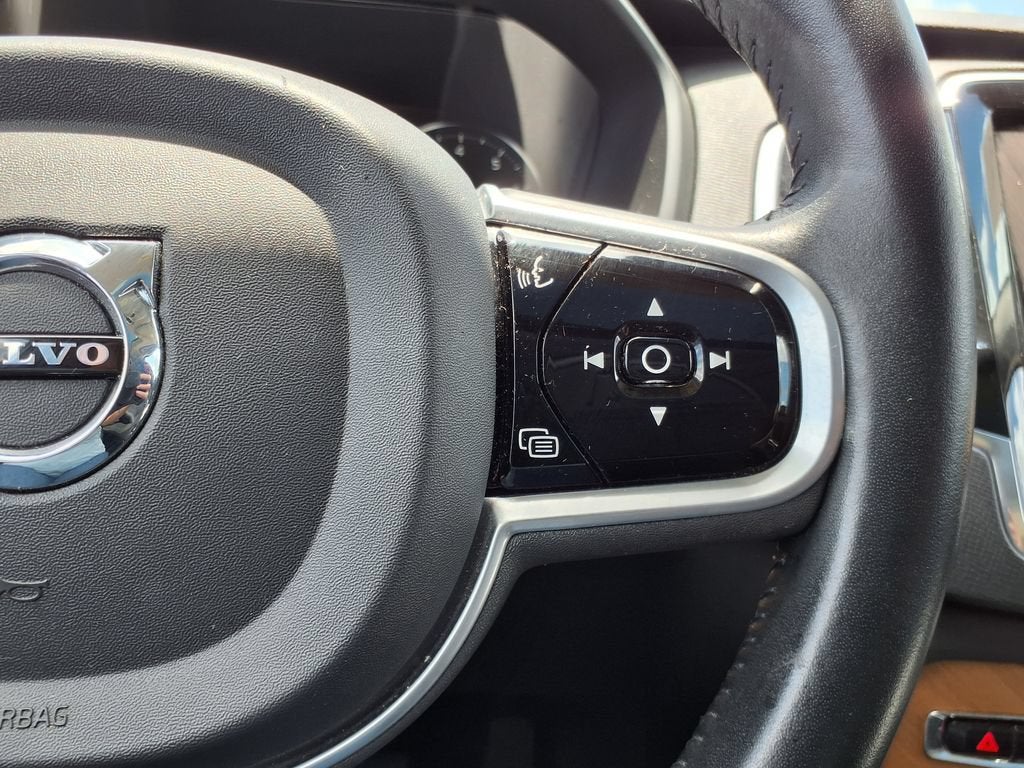2021 Volvo XC90 Momentum