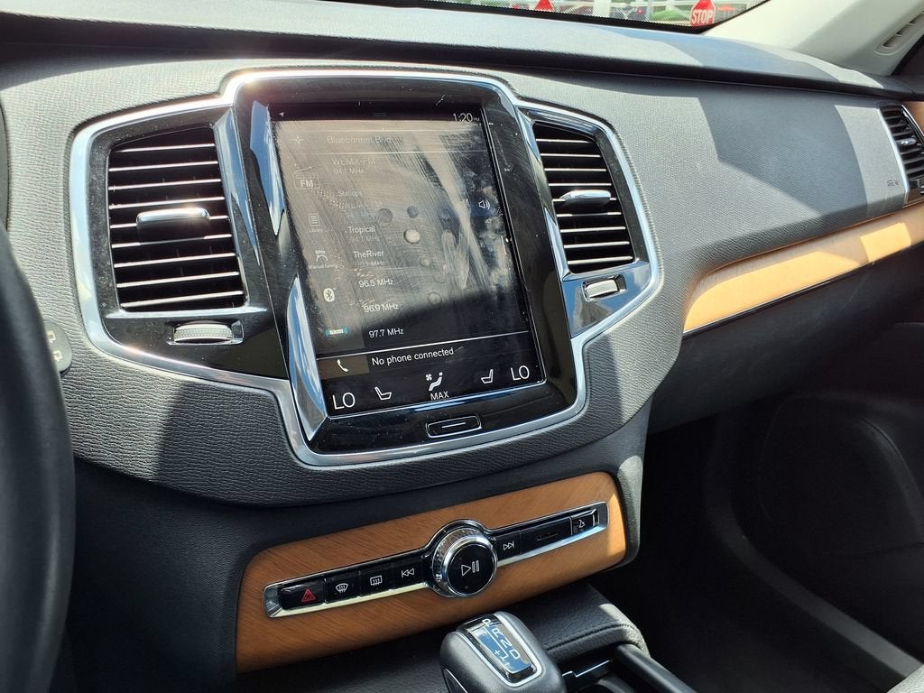 2021 Volvo XC90 Momentum