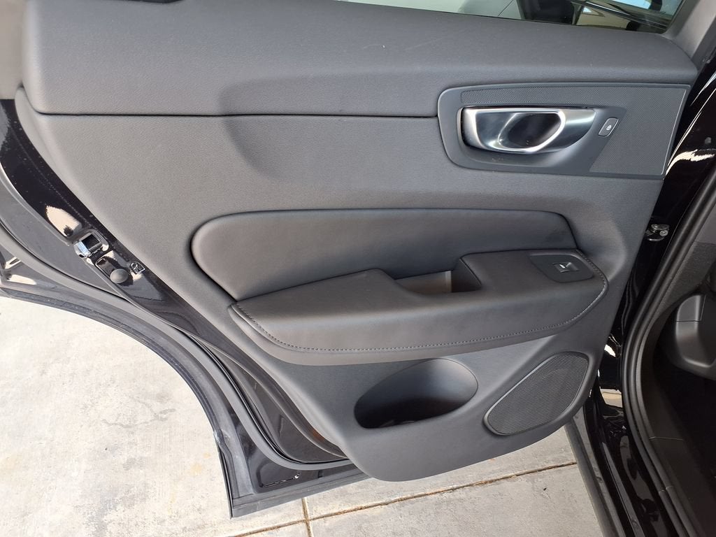 2024 Volvo XC60 Plus Dark Theme