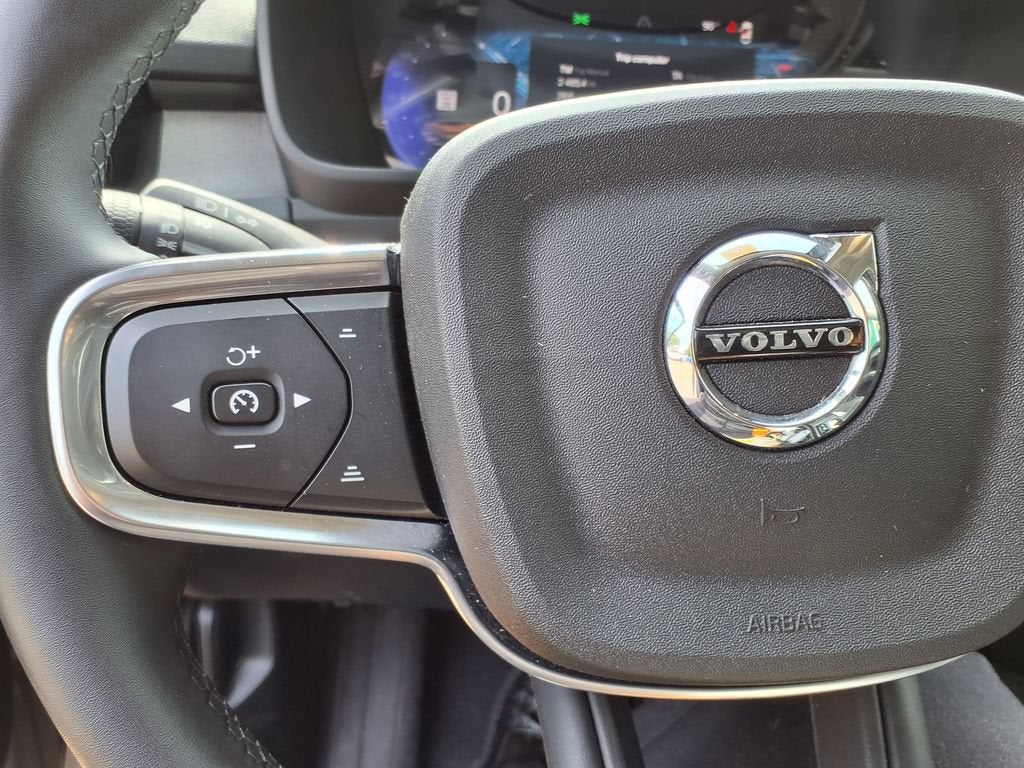 2025 Volvo XC40 Plus Bright Theme