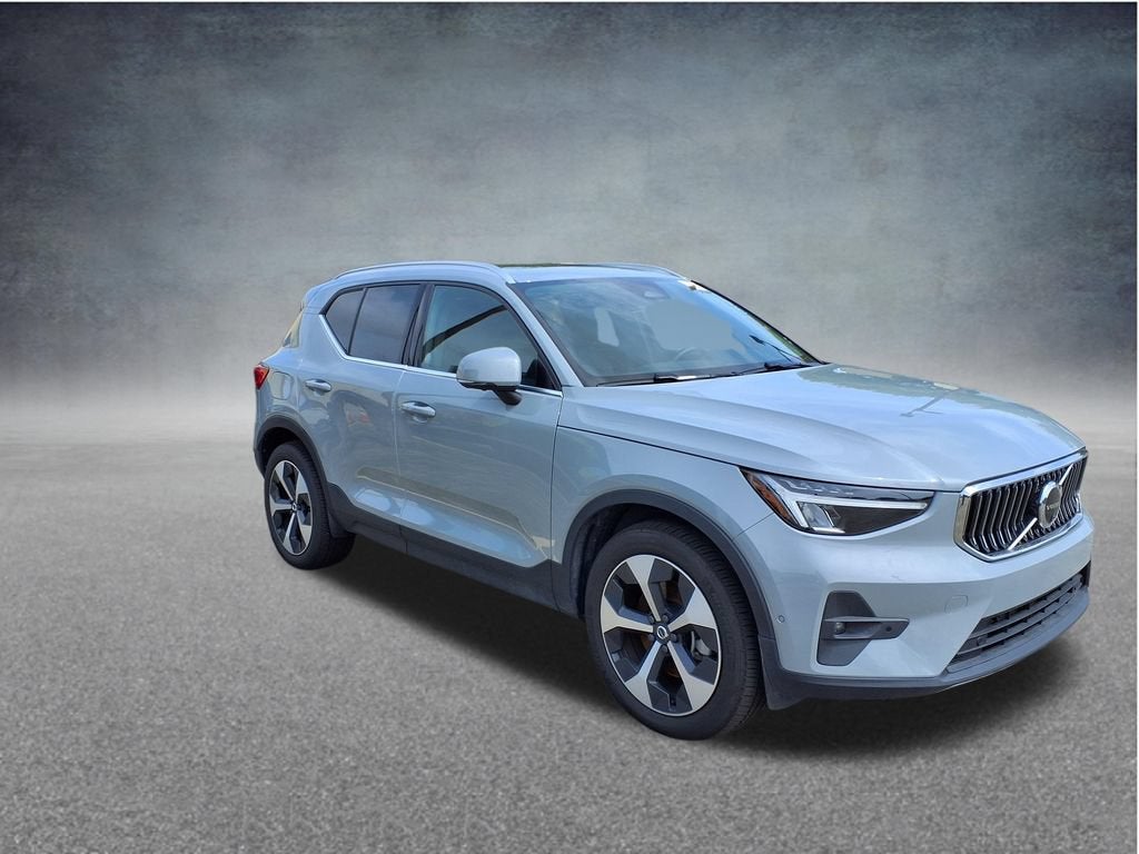 2025 Volvo XC40 Plus Bright Theme