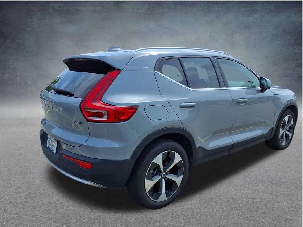 2025 Volvo XC40 Plus Bright Theme