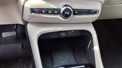 2023 Volvo XC40 Ultimate Bright Theme