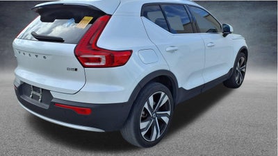2023 Volvo XC40 Ultimate Bright Theme