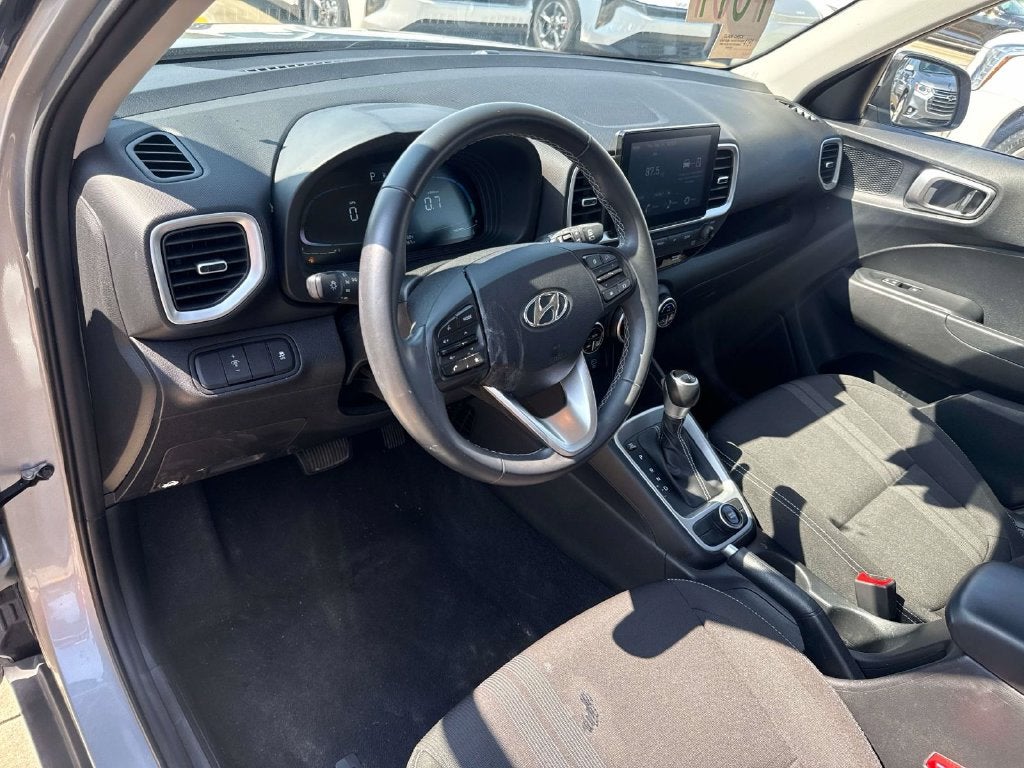2025 Hyundai VENUE SEL