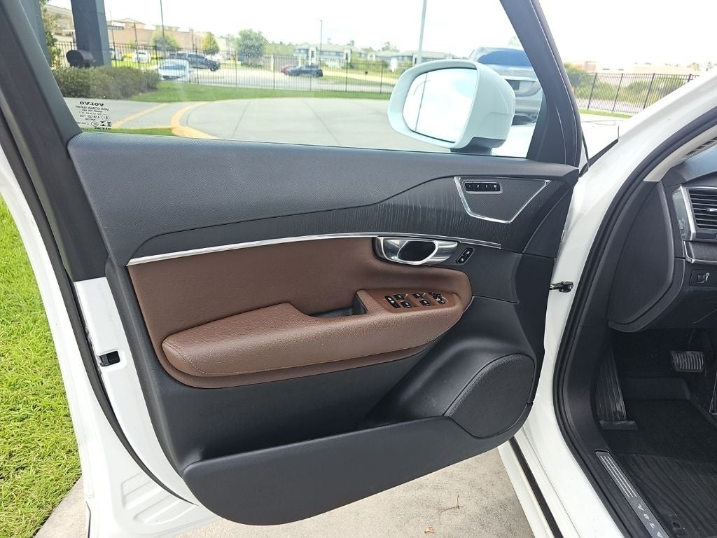 2020 Volvo XC90 T6 Momentum