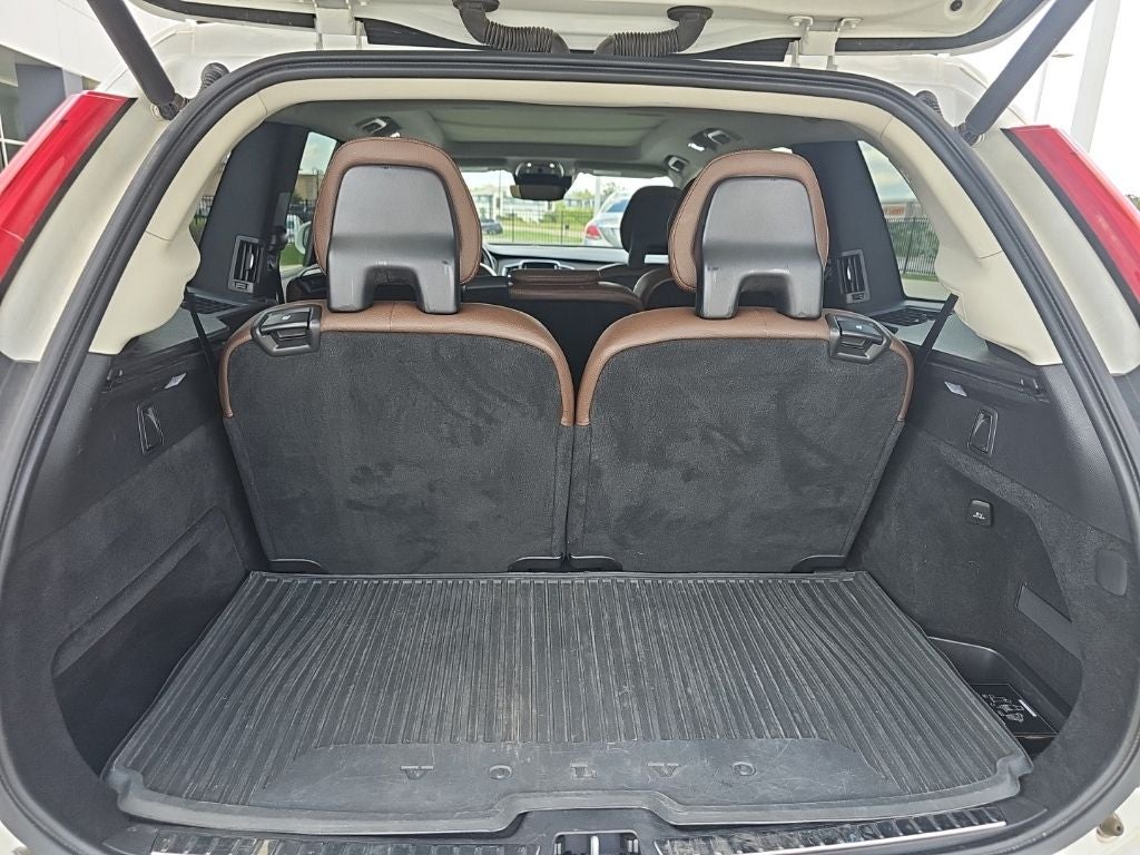 2020 Volvo XC90 T6 Momentum