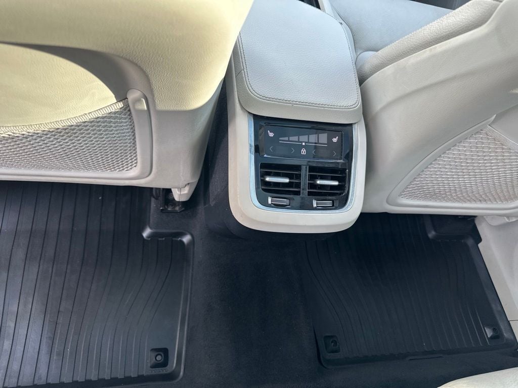 2019 Volvo XC90 T5 Momentum