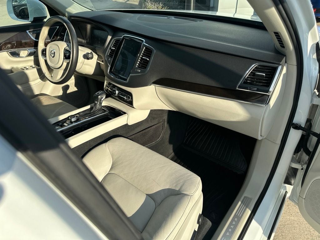 2019 Volvo XC90 T5 Momentum