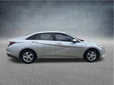 2022 Hyundai ELANTRA SE