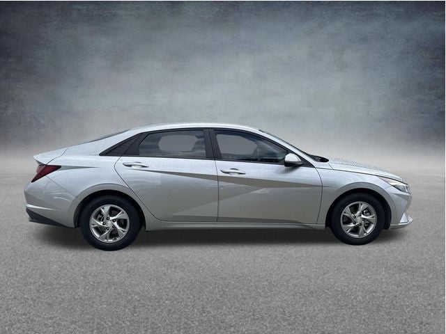 2022 Hyundai ELANTRA SE
