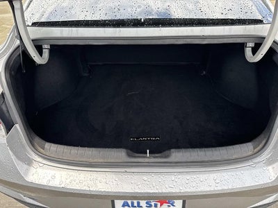 2022 Hyundai ELANTRA SE