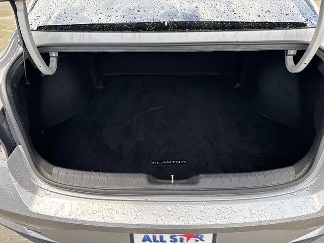 2022 Hyundai ELANTRA SE