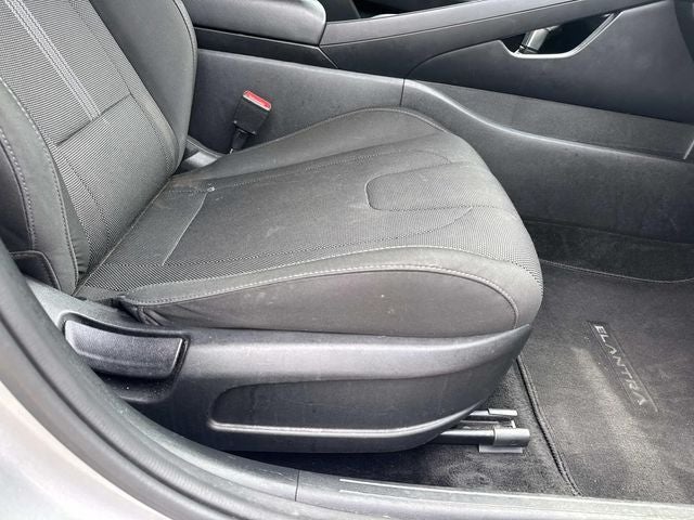 2022 Hyundai ELANTRA SE