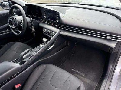 2022 Hyundai ELANTRA SE