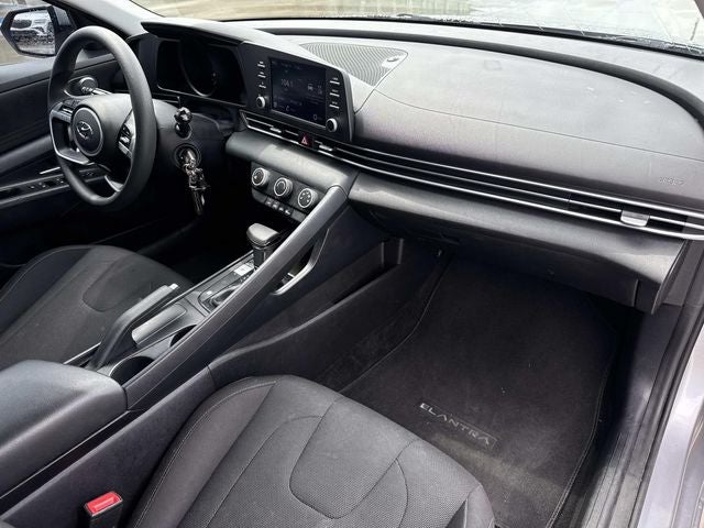 2022 Hyundai ELANTRA SE