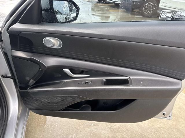 2022 Hyundai ELANTRA SE