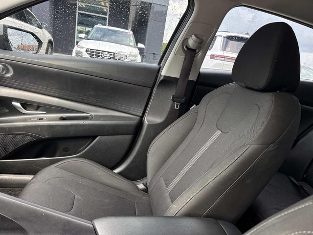 2022 Hyundai ELANTRA SE