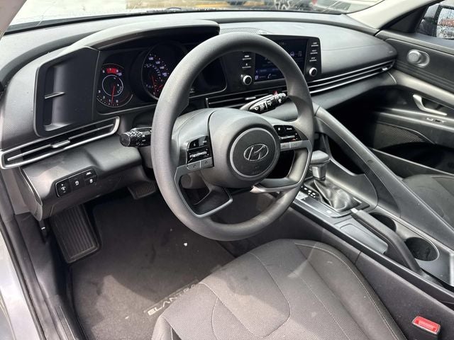2022 Hyundai ELANTRA SE
