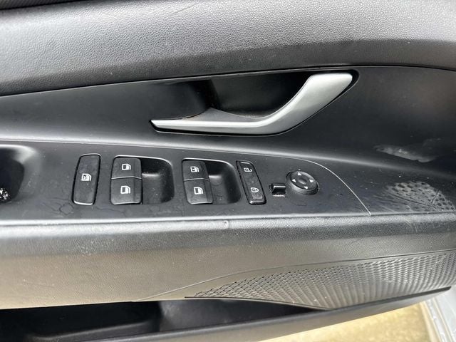 2022 Hyundai ELANTRA SE