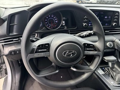2022 Hyundai ELANTRA SE