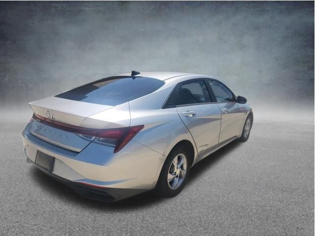 2022 Hyundai ELANTRA SE