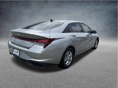 2022 Hyundai ELANTRA SE