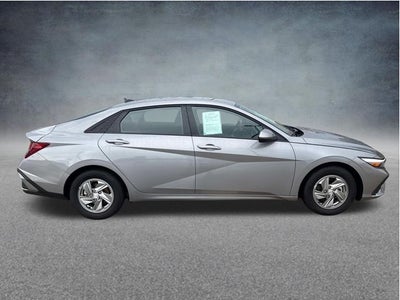 2025 Hyundai ELANTRA SE
