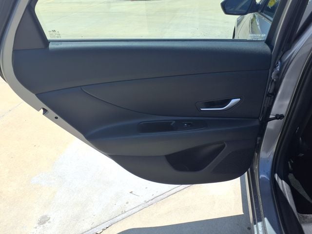 2025 Hyundai ELANTRA SE