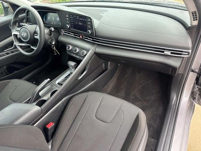 2025 Hyundai ELANTRA SE