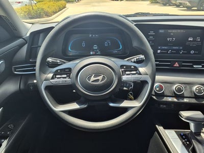 2025 Hyundai ELANTRA SE