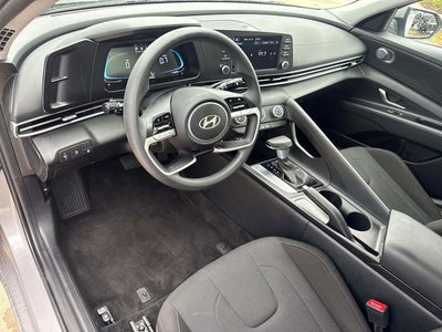 2025 Hyundai ELANTRA SE